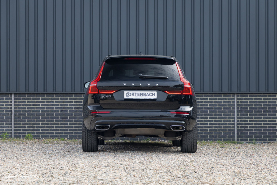 Volvo XC60 2.0 T8 Plug-in hybrid AWD R-Design | Luchtvering | Zwenkbare trekhaak | Panorama dak | Memory | Adaptieve cruise |