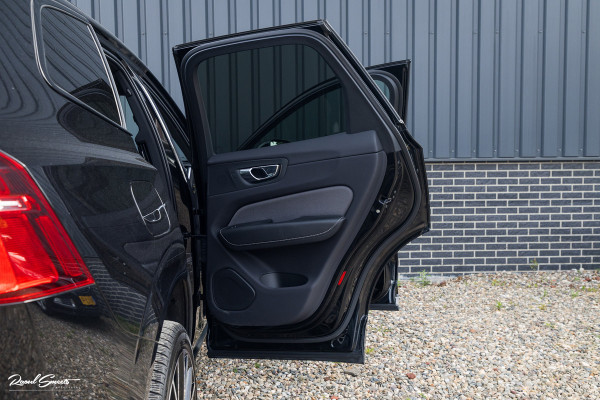 Volvo XC60 2.0 T8 Plug-in hybrid AWD R-Design | Luchtvering | Zwenkbare trekhaak | Panorama dak | Memory | Adaptieve cruise |