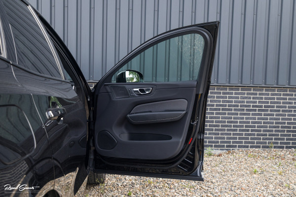 Volvo XC60 2.0 T8 Plug-in hybrid AWD R-Design | Luchtvering | Zwenkbare trekhaak | Panorama dak | Memory | Adaptieve cruise |