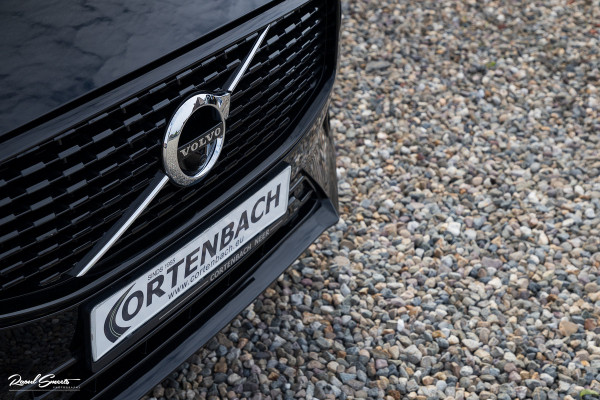 Volvo XC60 2.0 T8 Plug-in hybrid AWD R-Design | Luchtvering | Zwenkbare trekhaak | Panorama dak | Memory | Adaptieve cruise |