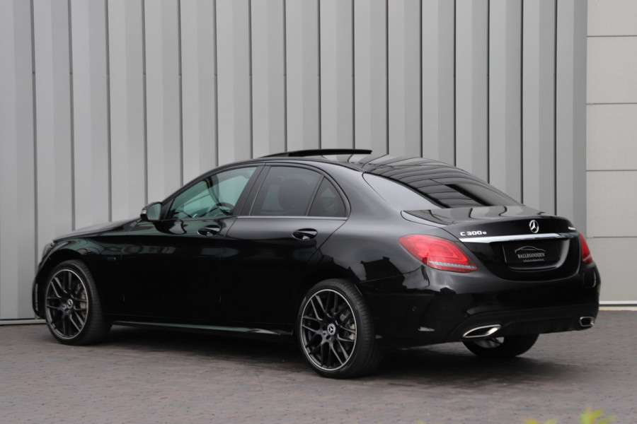 Mercedes-Benz C-Klasse 300e AMG 4-Matic | 320PK | Schuifdak | Sfeerverlichting | Leder | Facelift | Carplay | Standkachel | Camera | 2020.