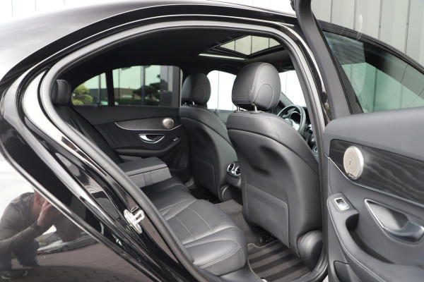 Mercedes-Benz C-Klasse 300e AMG 4-Matic | 320PK | Schuifdak | Sfeerverlichting | Leder | Facelift | Carplay | Standkachel | Camera | 2020.