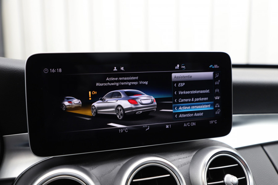 Mercedes-Benz C-Klasse 300e AMG 4-Matic | 320PK | Schuifdak | Sfeerverlichting | Leder | Facelift | Carplay | Standkachel | Camera | 2020.