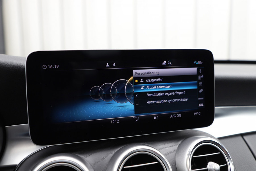 Mercedes-Benz C-Klasse 300e AMG 4-Matic | 320PK | Schuifdak | Sfeerverlichting | Leder | Facelift | Carplay | Standkachel | Camera | 2020.