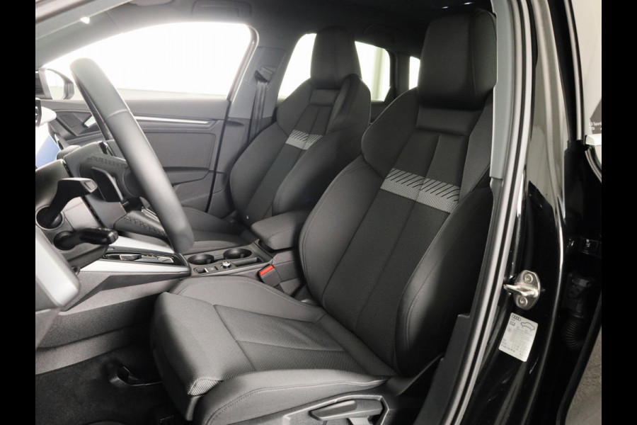 Audi A3 Sportback 30 TFSI Advanced edition 115pk S-tronic | Navigatie via App |  19 inch Lichtmetalen velgen | Stoelverwarming | Parkeersensoren voor en achter