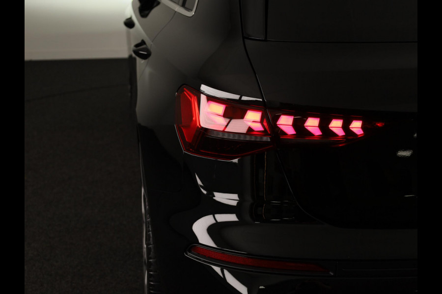 Audi A3 Sportback 30 TFSI Advanced edition 115pk S-tronic | Navigatie via App |  19 inch Lichtmetalen velgen | Stoelverwarming | Parkeersensoren voor en achter