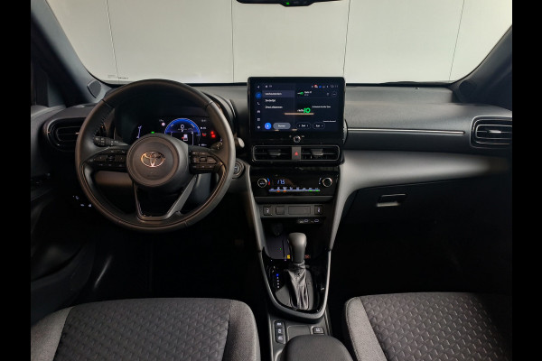 Toyota Yaris Cross 1.5 Hybrid 115 First Edition Rijklaar + Fabrieksgarantie Henk Jongen Auto's in Helmond,  al 50 jaar service zoals 't hoort!
