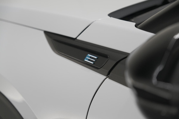 Peugeot e-2008 EV GT 50 kWh | 11 KW Laadfunctie | 360 Camera | Dodehoekdetectie | Apple Carplay