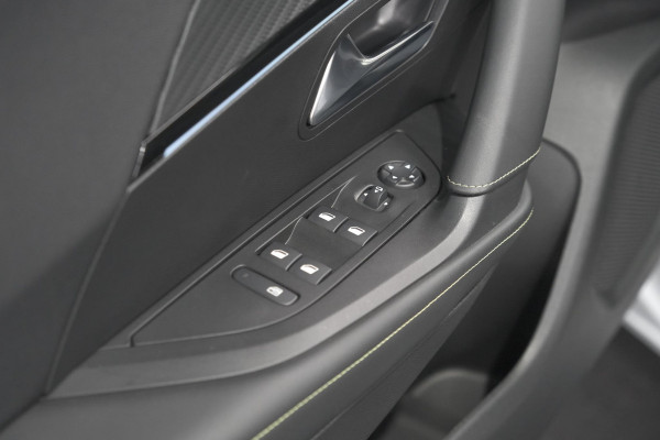 Peugeot e-2008 EV GT 50 kWh | 11 KW Laadfunctie | 360 Camera | Dodehoekdetectie | Apple Carplay