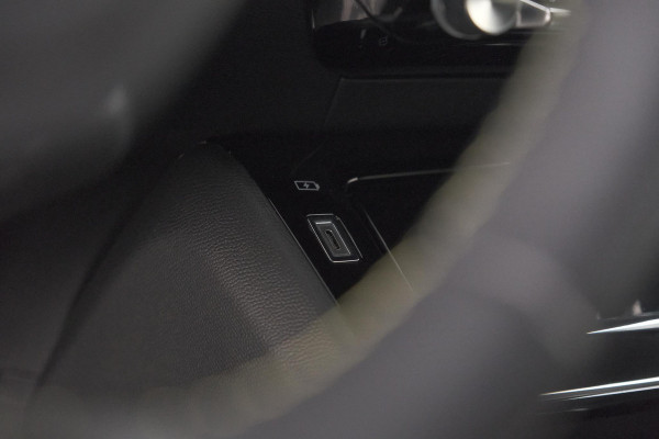 Peugeot e-2008 EV GT 50 kWh | 11 KW Laadfunctie | 360 Camera | Dodehoekdetectie | Apple Carplay
