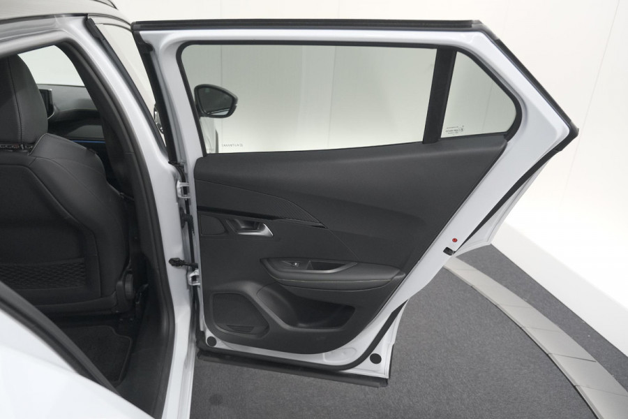 Peugeot e-2008 EV GT 50 kWh | 11 KW Laadfunctie | 360 Camera | Dodehoekdetectie | Apple Carplay