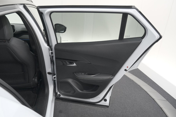 Peugeot e-2008 EV GT 50 kWh | 11 KW Laadfunctie | 360 Camera | Dodehoekdetectie | Apple Carplay