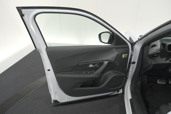 Peugeot e-2008 EV GT 50 kWh | 11 KW Laadfunctie | 360 Camera | Dodehoekdetectie | Apple Carplay