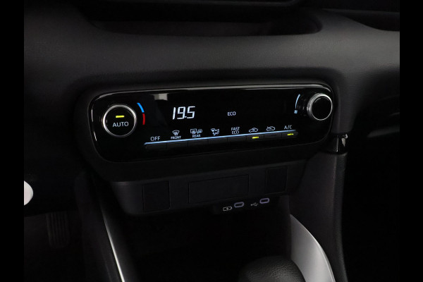 Toyota Yaris 1.5 HYBRID BLACKSTYLE AUTOMAAT GARANTIE 3-2035 ! CARPLAY NAVI. CAMERA.ADAPTIVE CRUISE.