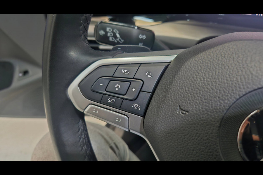 Volkswagen Golf 1.4 eHybrid Keyless Memory Matrix IQ Massage Virtual Camera Blindspot