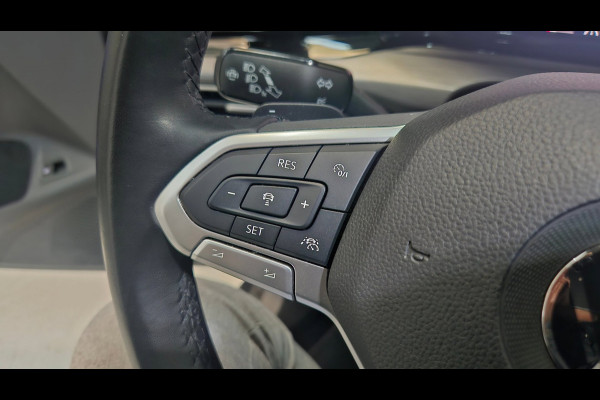 Volkswagen Golf 1.4 eHybrid Keyless Memory Matrix IQ Massage Virtual Camera Blindspot