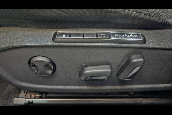 Volkswagen Golf 1.4 eHybrid Keyless Memory Matrix IQ Massage Virtual Camera Blindspot