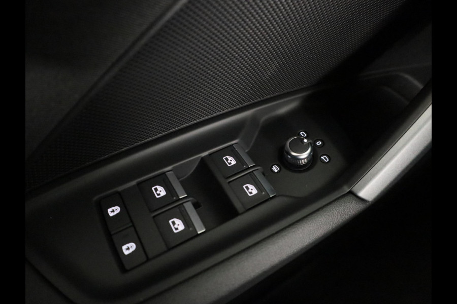 Audi A3 Sportback Pro Line 40 TFSI e 204 pk | Assis.pak Driving+Parking plus | Led v+a, dyna. knipper. achter | Sportstoelen zwarte stof | Stoelverwarming voor |