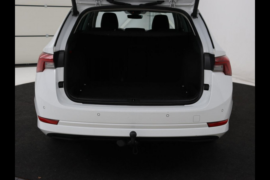 Škoda Octavia 1.0 TSI Business Edition | Stoelverwarming | Trekhaak | Camera | Carplay | Navigatie | 17'' | Cruise control | DAB | Digital Cockpit | Parkeerhulp | Climate control