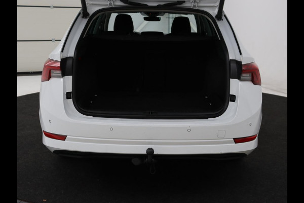 Škoda Octavia 1.0 TSI Business Edition | Stoelverwarming | Trekhaak | Camera | Carplay | Navigatie | 17'' | Cruise control | DAB | Digital Cockpit | Parkeerhulp | Climate control