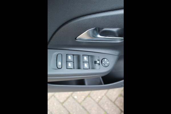 Opel Corsa 1.2 GS Line Climate control , Stoel en Stuur verwarming, Panoramadak Cruise control , Camera, Parkeersensoren voor + achter
