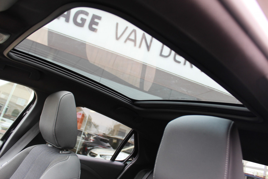 Opel Corsa 1.2 GS Line Climate control , Stoel en Stuur verwarming, Panoramadak Cruise control , Camera, Parkeersensoren voor + achter