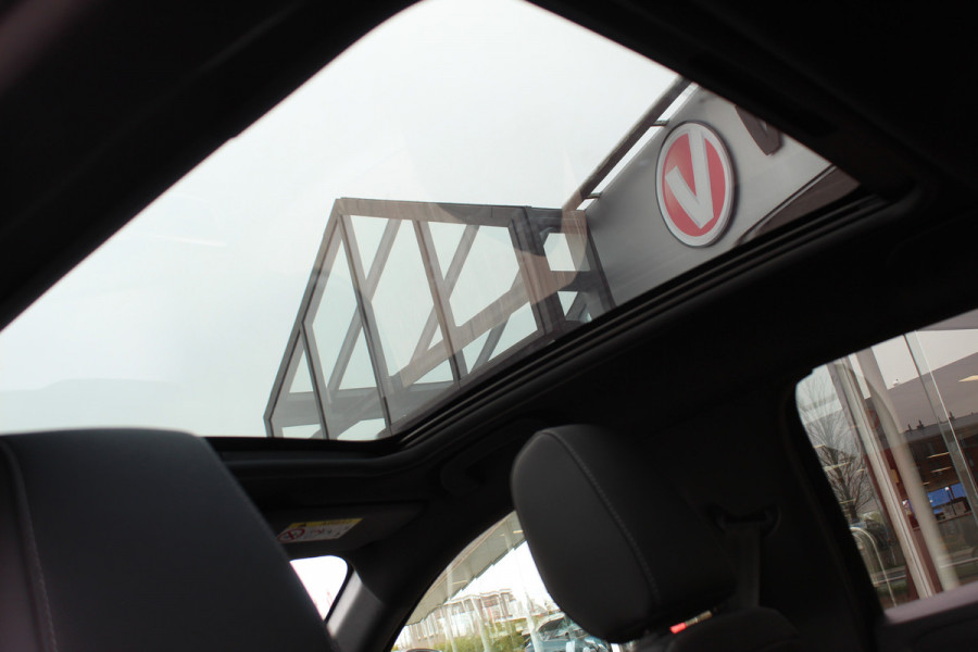 Opel Corsa 1.2 GS Line Climate control , Stoel en Stuur verwarming, Panoramadak Cruise control , Camera, Parkeersensoren voor + achter