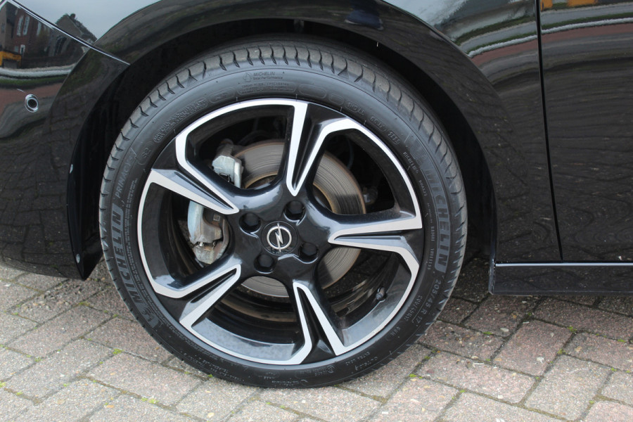 Opel Corsa 1.2 GS Line Climate control , Stoel en Stuur verwarming, Panoramadak Cruise control , Camera, Parkeersensoren voor + achter
