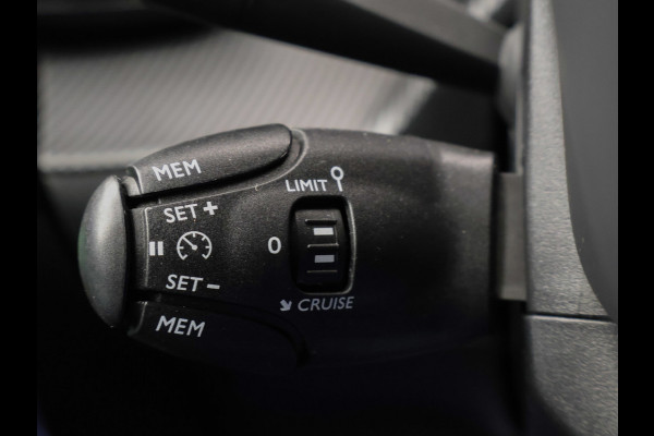 Peugeot 208 1.2 PureTech Allure Sport (APPLE CARPLAY,NAVI,CAMERA,360 VIEW,CLIMATE,CRUISE,GETINT,SPORTSTOELEN,LM VELGEN)