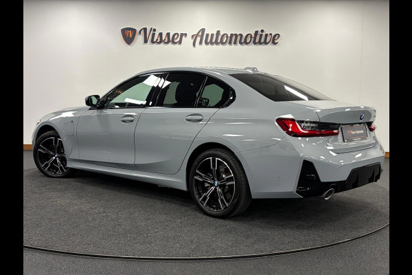 BMW 3-serie 330e*Plug-in Hybride*Automaat*M-Pakket*Stoelverwarming*Head-Up*Leder*Camera*