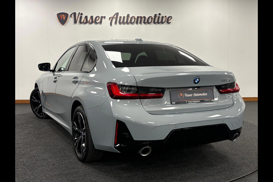 BMW 3-serie 330e*Plug-in Hybride*Automaat*M-Pakket*Stoelverwarming*Head-Up*Leder*Camera*