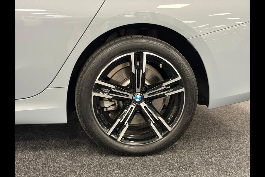 BMW 3-serie 330e*Plug-in Hybride*Automaat*M-Pakket*Stoelverwarming*Head-Up*Leder*Camera*