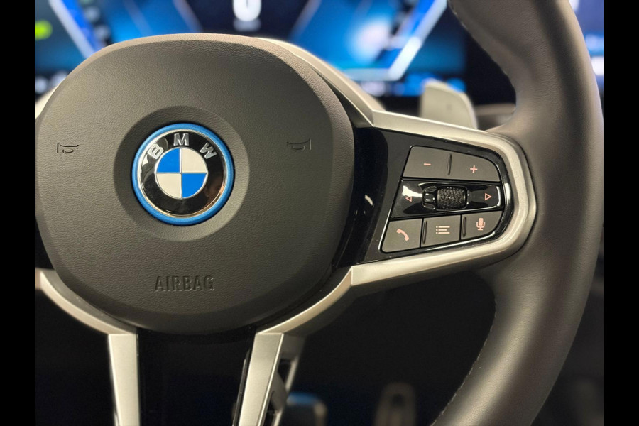 BMW 3-serie 330e*Plug-in Hybride*Automaat*M-Pakket*Stoelverwarming*Head-Up*Leder*Camera*