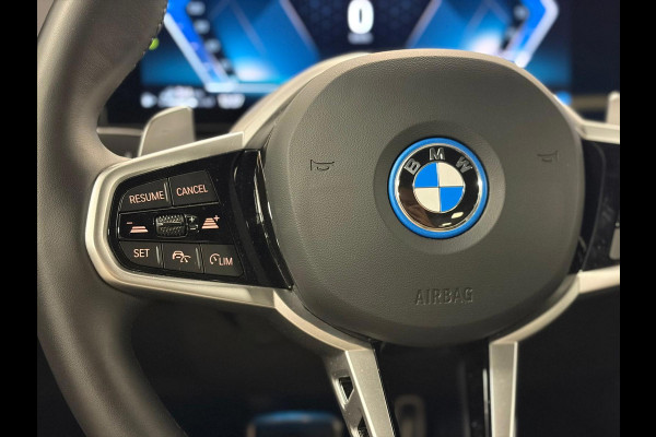 BMW 3-serie 330e*Plug-in Hybride*Automaat*M-Pakket*Stoelverwarming*Head-Up*Leder*Camera*