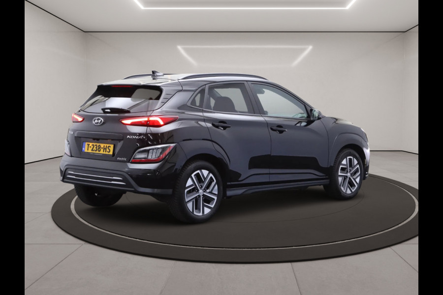 Hyundai Kona EV Premium 64 kWh 204 PK, SOH 100%, Leder, 4 x Stoelverwarming, Head-Up, Camera
