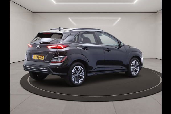 Hyundai Kona EV Premium 64 kWh 204 PK, SOH 100%, Leder, 4 x Stoelverwarming, Head-Up, Camera