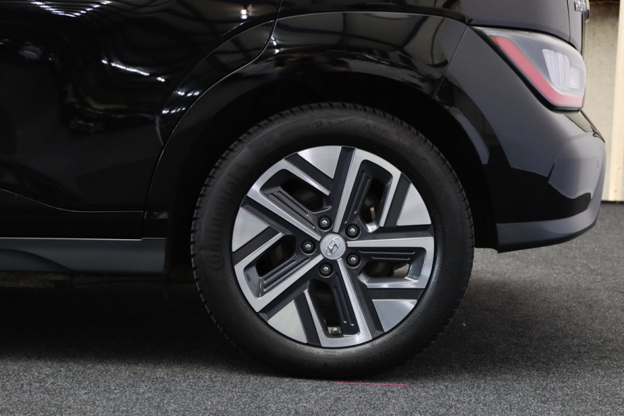 Hyundai Kona EV Premium 64 kWh 204 PK, SOH 100%, Leder, 4 x Stoelverwarming, Head-Up, Camera