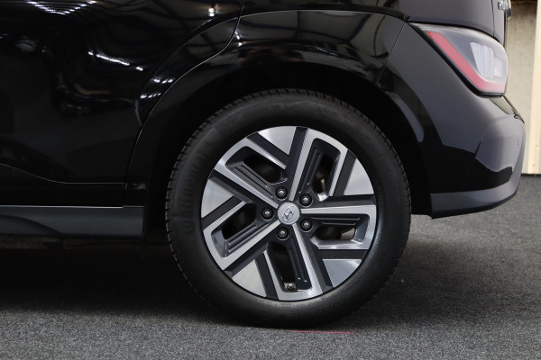 Hyundai Kona EV Premium 64 kWh 204 PK, SOH 100%, Leder, 4 x Stoelverwarming, Head-Up, Camera