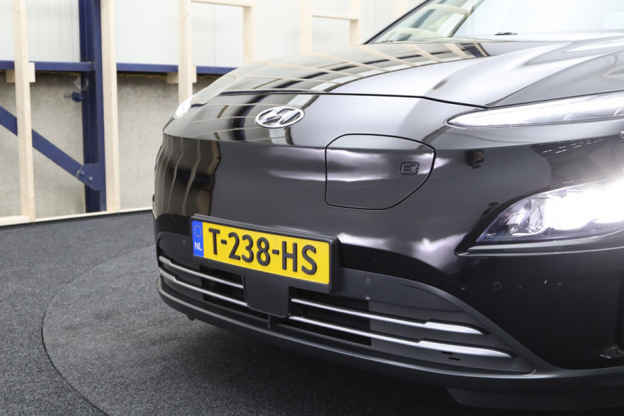Hyundai Kona EV Premium 64 kWh 204 PK, SOH 100%, Leder, 4 x Stoelverwarming, Head-Up, Camera