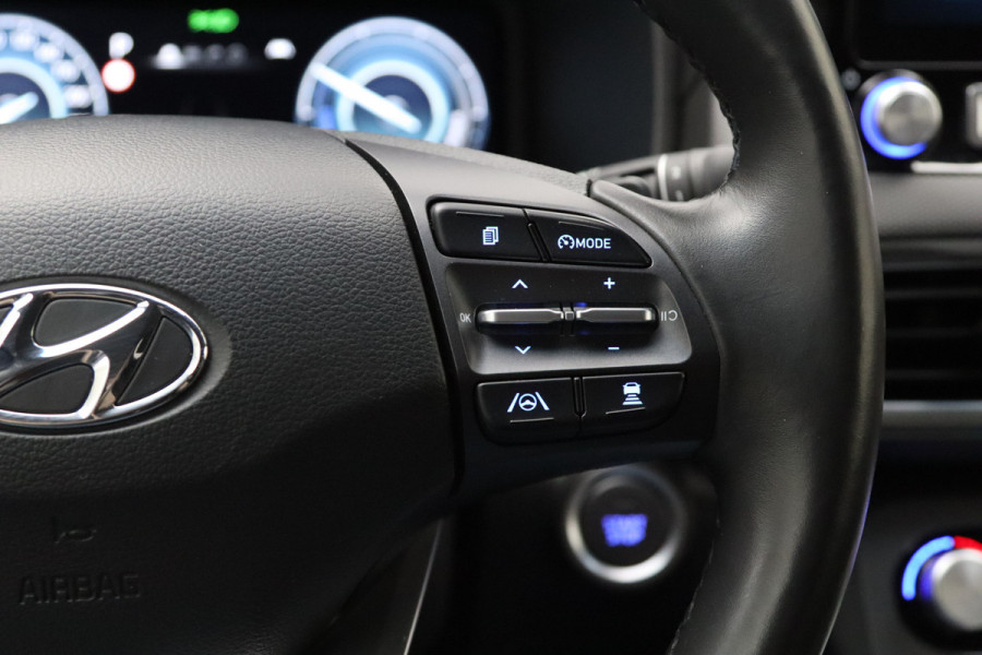 Hyundai Kona EV Premium 64 kWh 204 PK, SOH 100%, Leder, 4 x Stoelverwarming, Head-Up, Camera