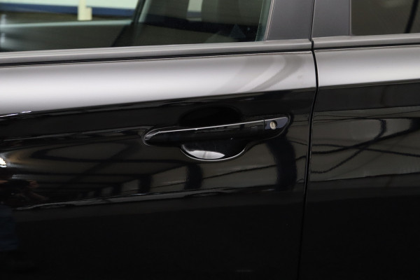 Hyundai Kona EV Premium 64 kWh 204 PK, SOH 100%, Leder, 4 x Stoelverwarming, Head-Up, Camera
