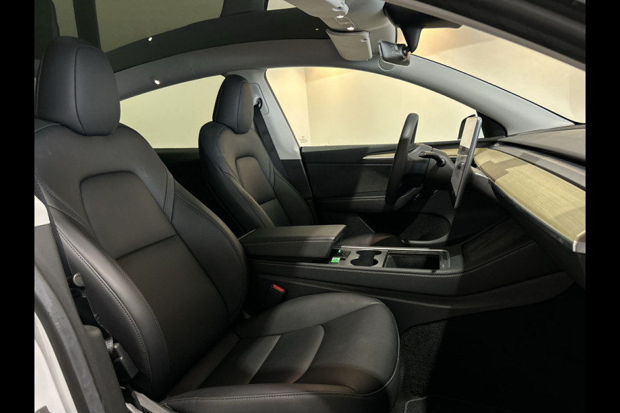 Tesla Model Y RWD 58 kWh | Leder Interieur | Houten afwerking | Verwarmde stoelen en stuur |  Soh (batterijcheck) Waarde 95,1 %