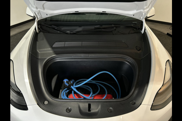 Tesla Model Y RWD 58 kWh | Leder Interieur | Houten afwerking | Verwarmde stoelen en stuur |  Soh (batterijcheck) Waarde 95,1 %