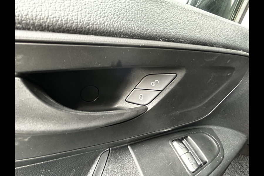Mercedes-Benz Vito 110 CDI L2 Lang RWD // € 398,- p/mnd // Airco // Achterklep // 12 mnd Garantie // 2000kg // Bank // Radio // CV // Betimmering /