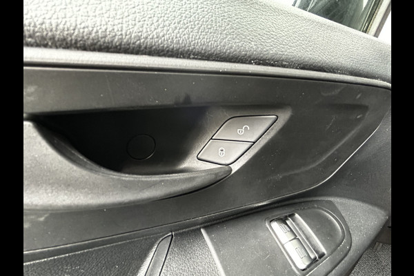 Mercedes-Benz Vito 110 CDI L2 Lang RWD // € 398,- p/mnd // Airco // Achterklep // 12 mnd Garantie // 2000kg // Bank // Radio // CV // Betimmering /