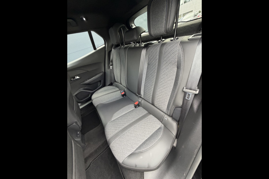 Peugeot 2008 100pk Allure (Keyless Entry - Automatische Airco - Parkeersensoren V+A - LED - 17"incl 4S - Navigatie - Apple Carplay)
