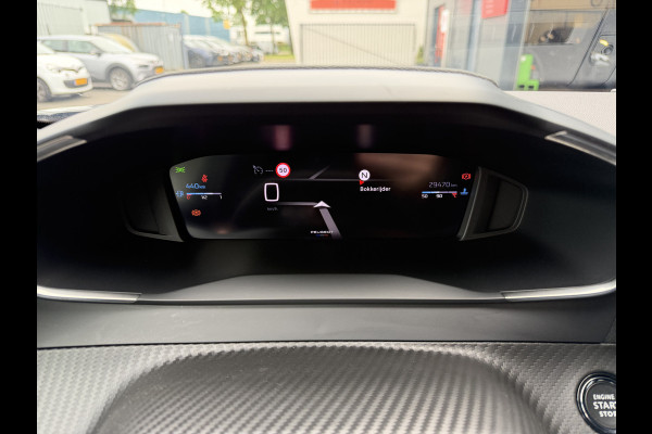 Peugeot 2008 100pk Allure (Keyless Entry - Automatische Airco - Parkeersensoren V+A - LED - 17"incl 4S - Navigatie - Apple Carplay)