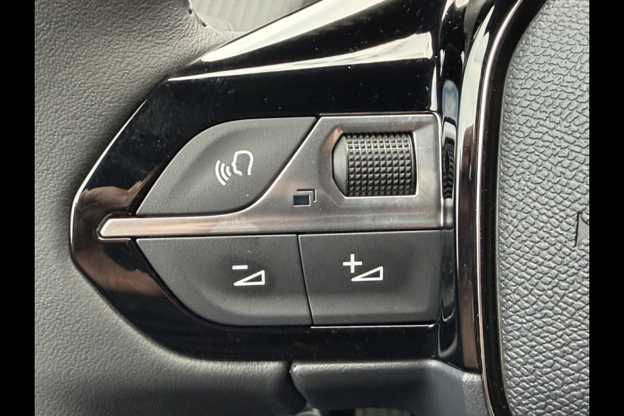 Peugeot 2008 100pk Allure (Keyless Entry - Automatische Airco - Parkeersensoren V+A - LED - 17"incl 4S - Navigatie - Apple Carplay)