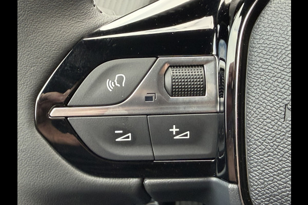 Peugeot 2008 100pk Allure (Keyless Entry - Automatische Airco - Parkeersensoren V+A - LED - 17"incl 4S - Navigatie - Apple Carplay)