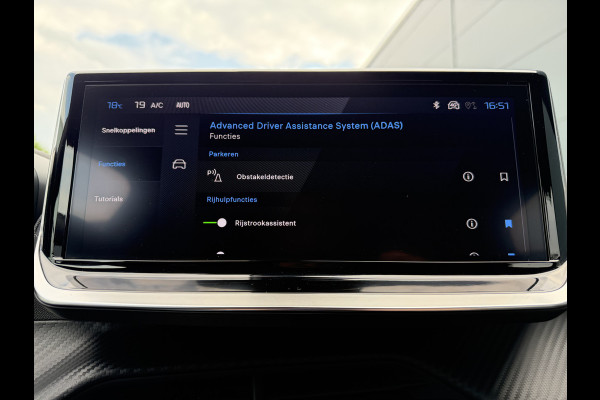 Peugeot 2008 100pk Allure (Keyless Entry - Automatische Airco - Parkeersensoren V+A - LED - 17"incl 4S - Navigatie - Apple Carplay)